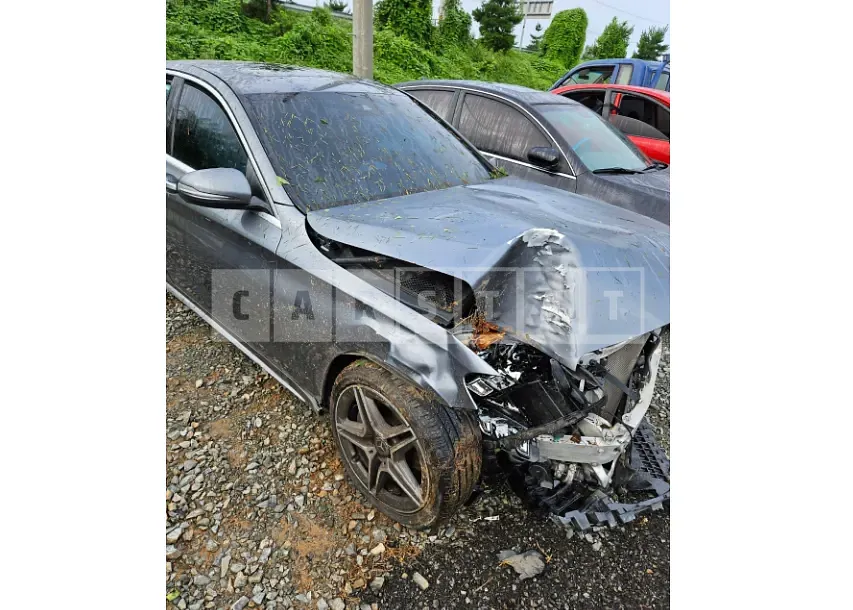 Photo 2 of 8: 2019 Mercedes-Benz C220d 4Matic, VIN WDDWF1FB9KR444165 — Korean insurance auction