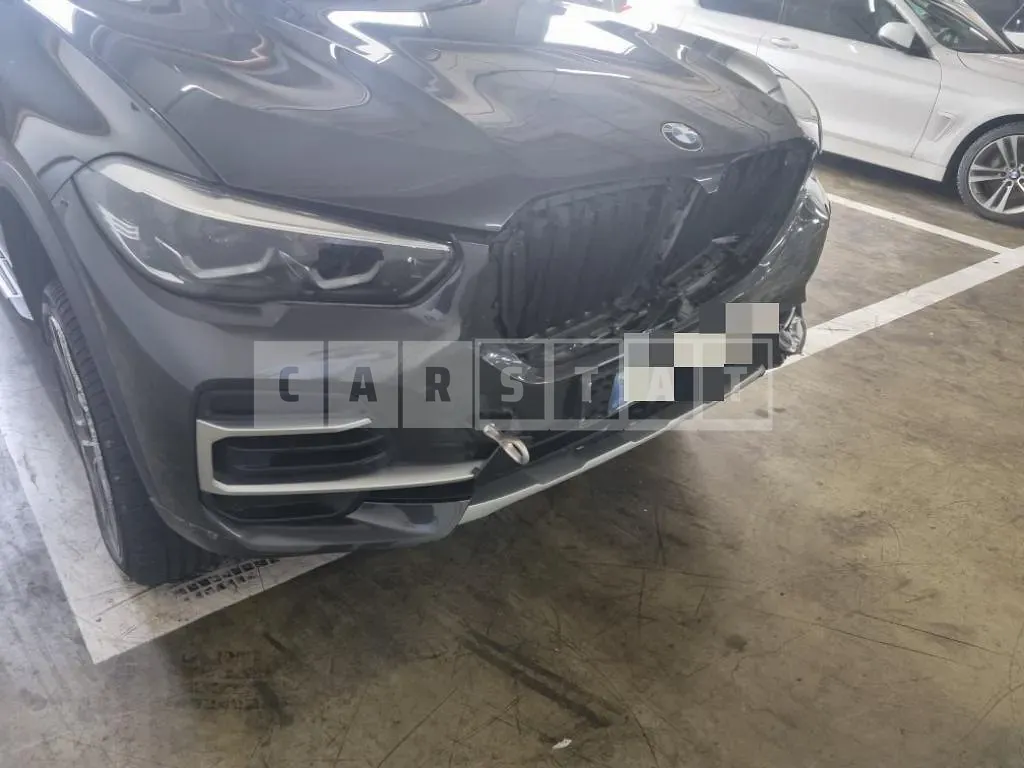 Photo 2 of 44: 2022 BMW X5 xDrive30d, VIN WBAJU8103N9K61984 — Korean insurance auction