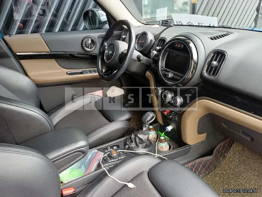 Photo 2 of 15: 2018 MINI Cooper D Countryman ALL4, VIN WMWYU1102J3D17810 — Korean insurance auction