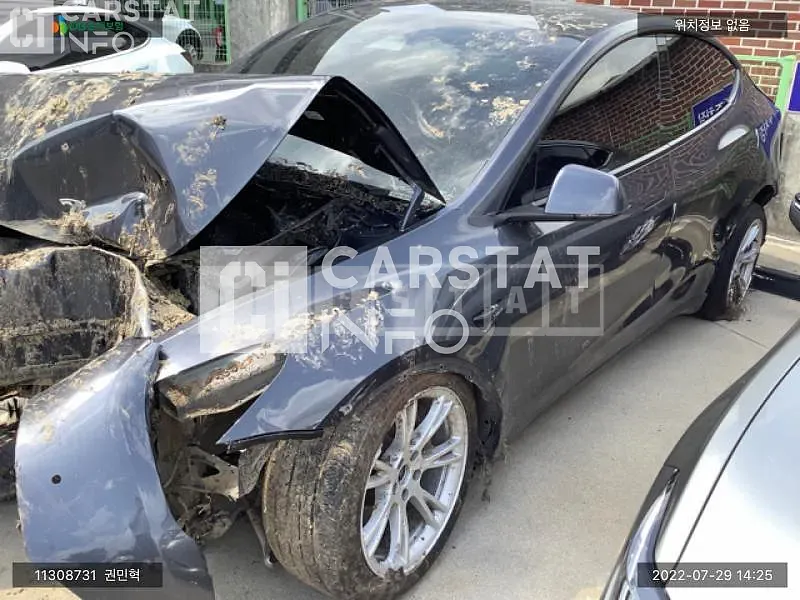 Photo 2 of 7: 2021 Tesla Model Y Long Range, VIN 5YJYGDEE9MF227267 — Korean insurance auction