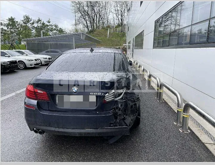 Photo 2 of 25: 2016 BMW 528i — Korean insurance auction