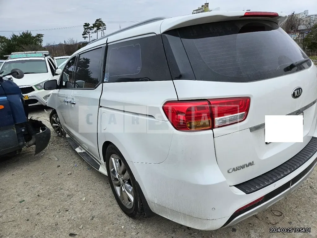 Photo 2 of 49: 2016 Kia Carnival, VIN KNAME81ABHS300243 — Korean insurance auction