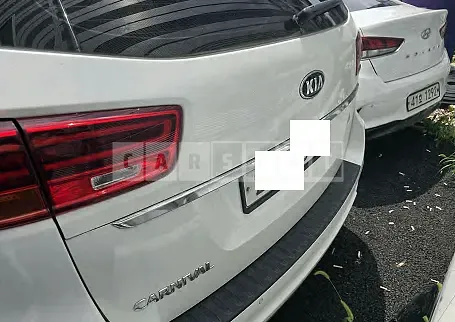 Photo 2 of 12: 2019 Kia Carnival — Korean insurance auction