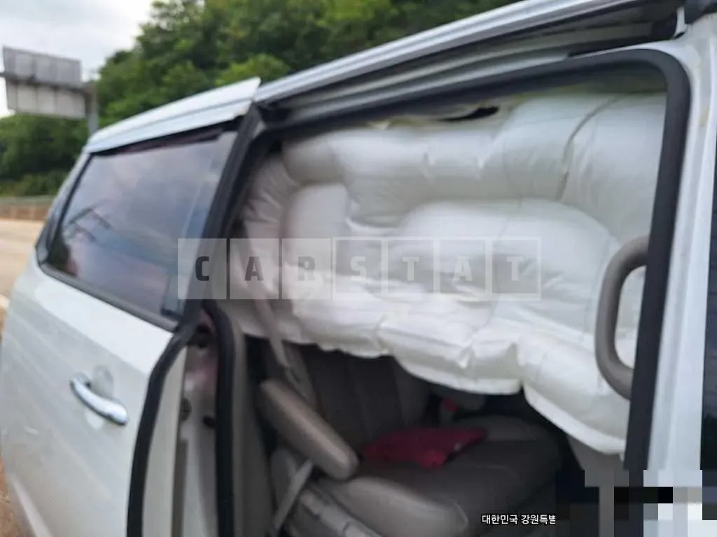 Photo 2 of 5: 2016 Kia Carnival Limousine — Korean insurance auction