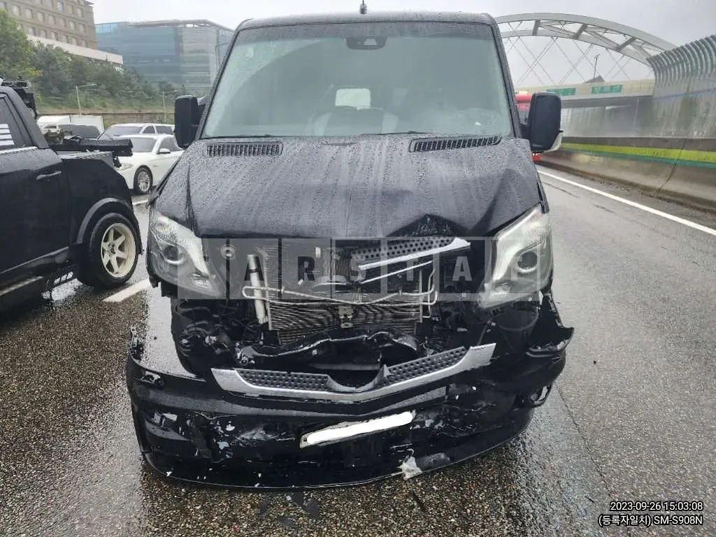Photo 2 of 8: 2017 Mercedes-Benz Wise Auto Sprinter 319KB, VIN WDB906733HP332438 — Korean insurance auction
