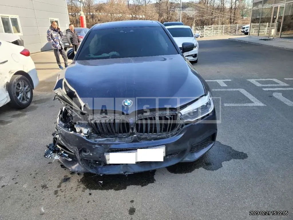 Photo 2 of 12: 2020 BMW 530e iPerformance M Sport PACKAGE(19), VIN WBAJS9108LCE70099 — Korean insurance auction