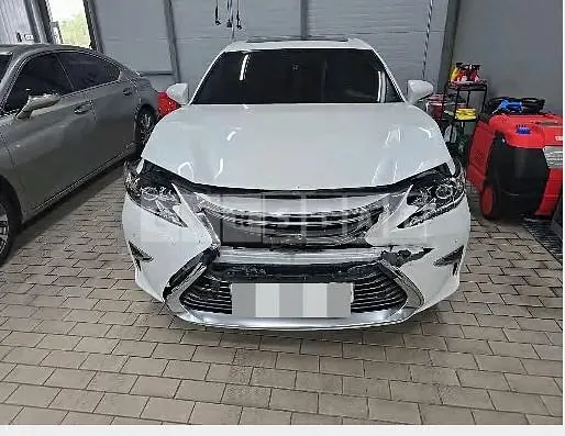 Photo 2 of 11: 2017 Lexus ES300h — Korean insurance auction