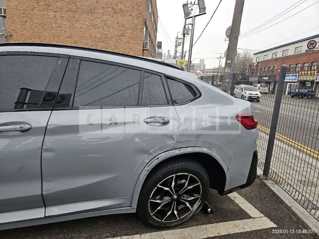 Photo 2 of 30: 2024 BMW X4 xDrive20i — Korean insurance auction