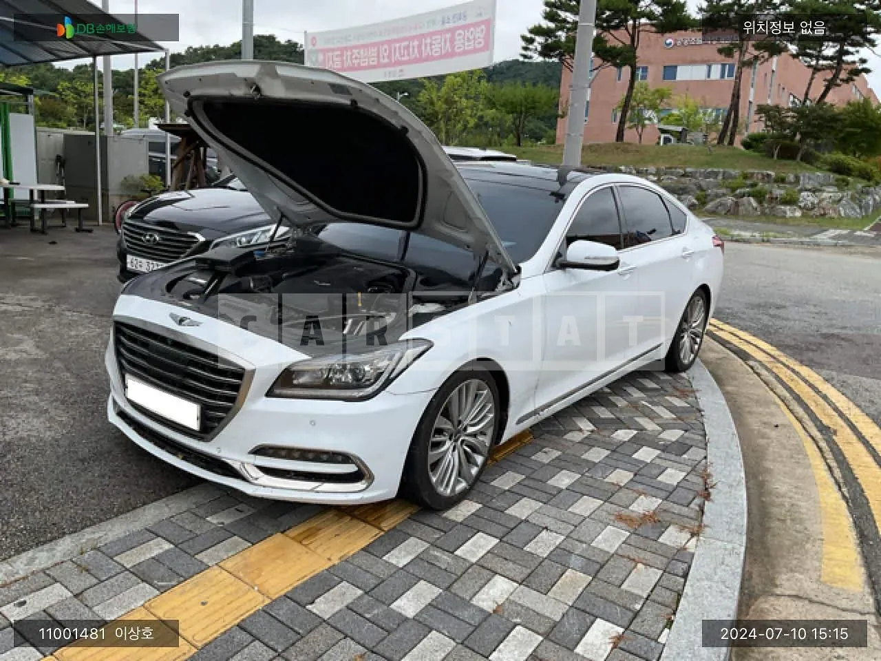 Photo 2 of 20: 2017 Hyundai Genesis /G80, VIN KMHGM41DDHU219440 — Korean insurance auction