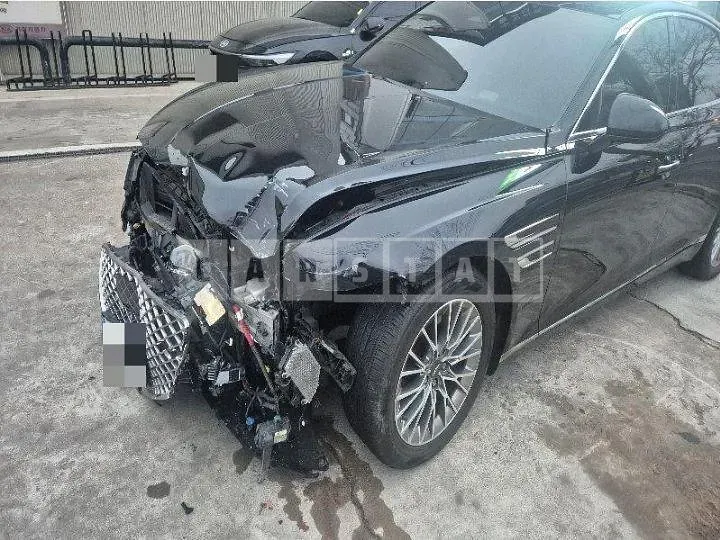 Photo 2 of 21: 2022 Genesis G80 AWD, VIN KMTGB41CDNU147548 — Korean insurance auction
