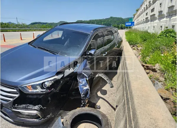 Photo 2 of 5: 2018 Hyundai Santa Fe — Korean insurance auction