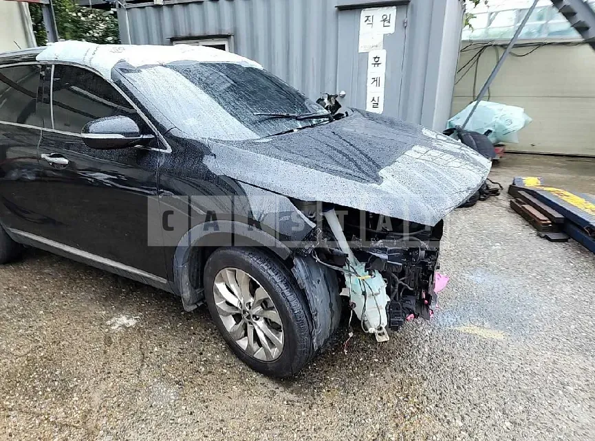 Photo 2 of 9: 2018 Kia Sorento, VIN KNAPH81ADJA466424 — Korean insurance auction