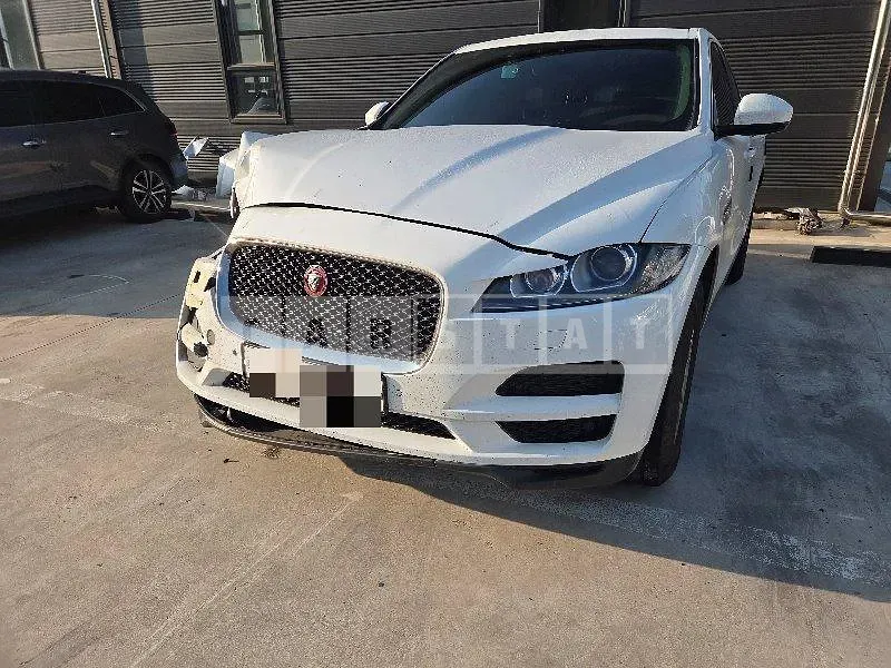 Photo 2 of 17: 2018 Jaguar F-Pace 20d — Korean insurance auction