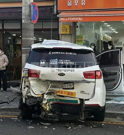 Photo 1 of 6: 2019 Kia Changrim Carnival Slope Disabled Vehicle (Special Means Of Transportation) — Korean insurance auction
