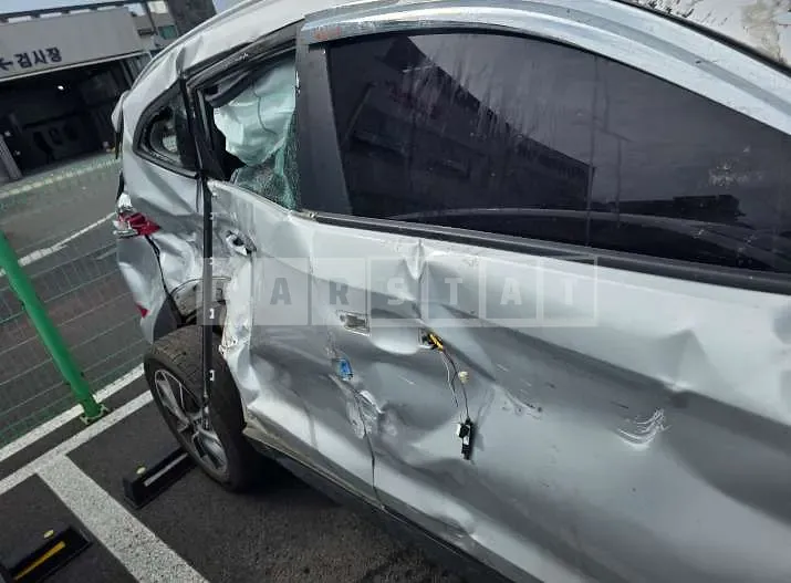 Photo 2 of 40: 2017 Hyundai Tucson TL — Korean insurance auction
