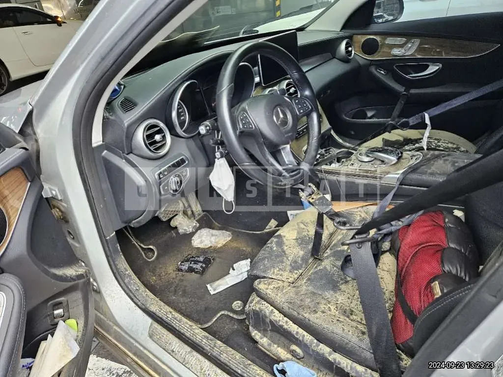 Photo 2 of 13: 2016 Mercedes-Benz C 220d — Korean insurance auction