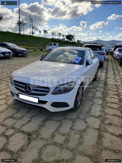 Photo 1 of 6: 2016 Mercedes-Benz C200, VIN WDDWF4CB7HF480968 — Korean insurance auction