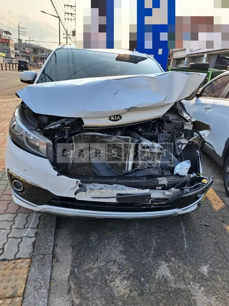 Photo 3 of 3: 2016 Kia Carnival 9 Seater, VIN KNAMC81ABGS209280 — Korean insurance auction