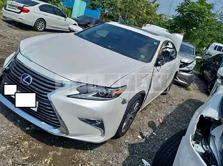 Photo 2 of 9: 2017 Lexus ES300h, VIN JTHBW1GG5H2136056 — Korean insurance auction