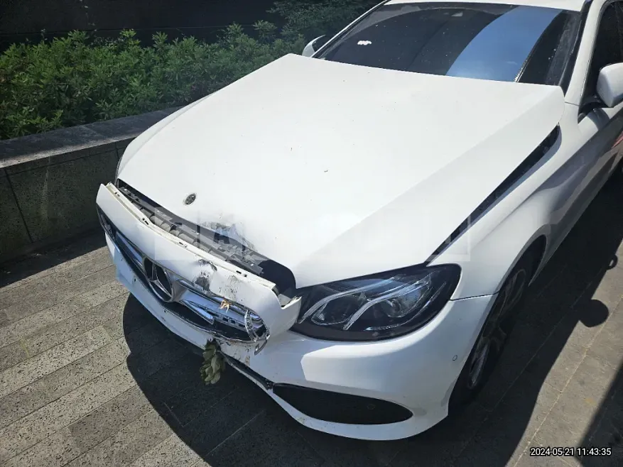 Photo 2 of 9: 2018 Mercedes-Benz E200 — Korean insurance auction