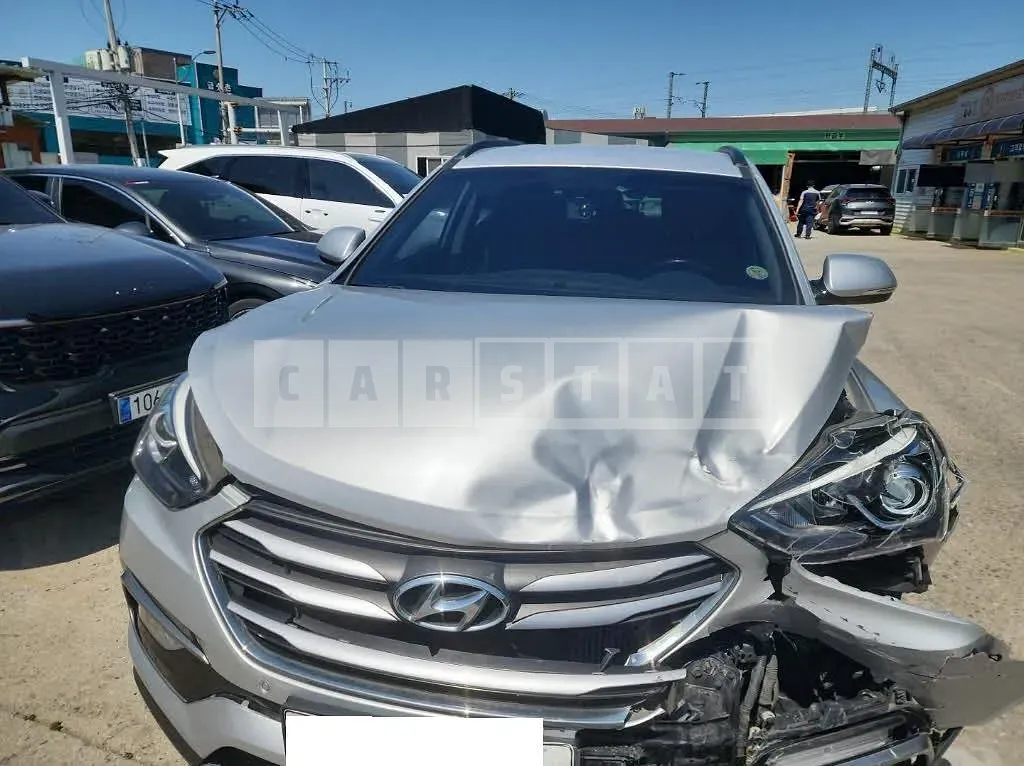 Photo 2 of 16: 2017 Hyundai Santa Fe, VIN KMHSW81UDJU806173 — Korean insurance auction