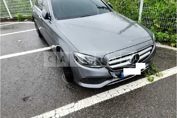 Photo 2 of 14: 2020 Mercedes-Benz E 300 — Korean insurance auction