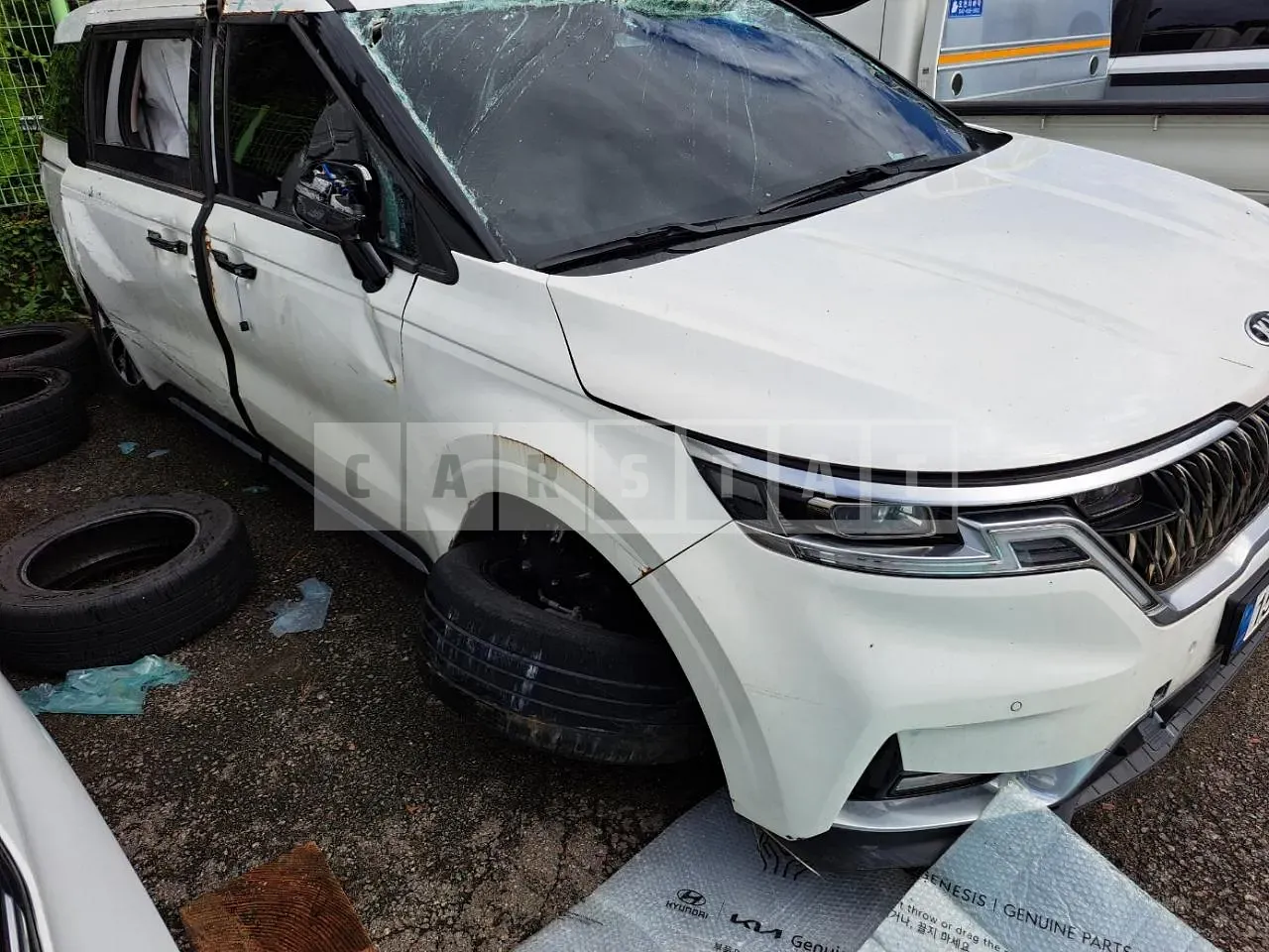 Photo 2 of 43: 2020 Kia Carnival, VIN KNANE81BBMS010172 — Korean insurance auction