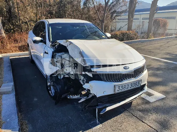 Photo 2 of 9: 2020 Kia K5, VIN KNAGT411BLA380770 — Korean insurance auction