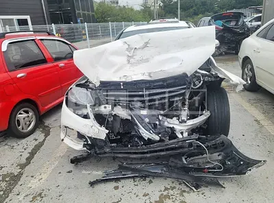 Photo 1 of 20: 2019 Mercedes-Benz E220d 4Matic, VIN WDDZF0FB7KA556775 — Korean insurance auction