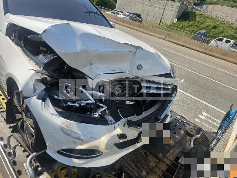 Photo 2 of 35: 2015 Mercedes-Benz E300 4Matic — Korean insurance auction