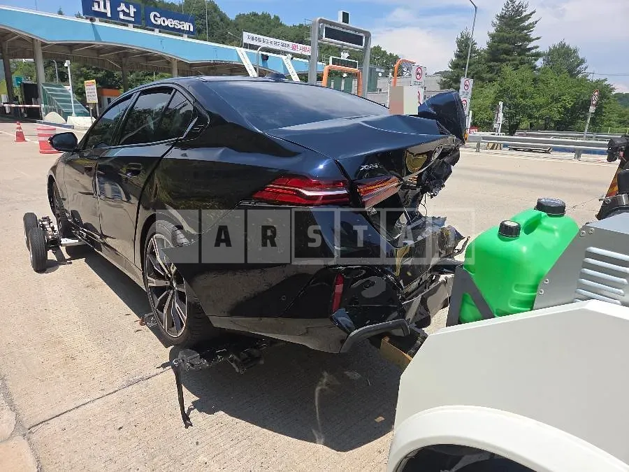 Photo 2 of 6: 2026 BMW 530i xDrive — Korean insurance auction