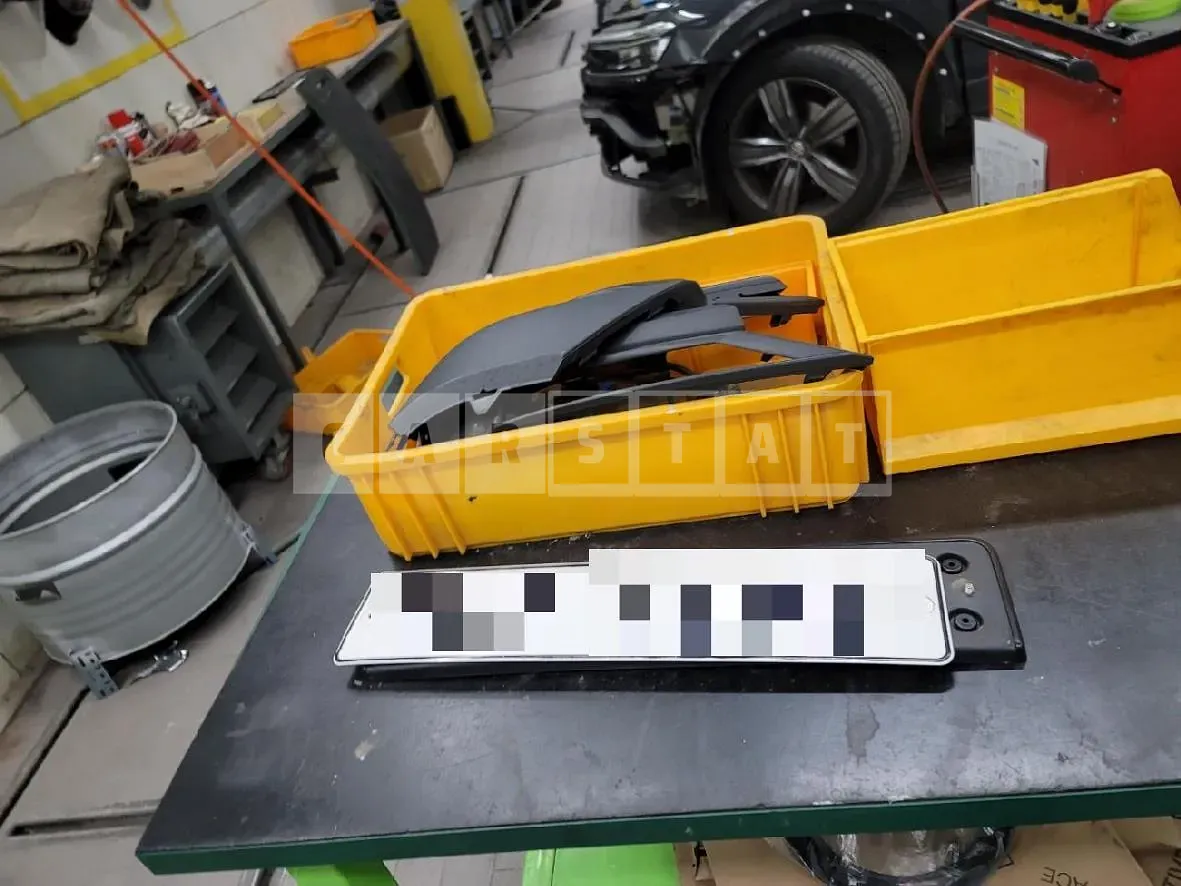 Photo 2 of 3: 2018 Volkswagen (parts) Tiguan Headlamp, VIN WVGZZZ5NZJW938549 — Korean insurance auction
