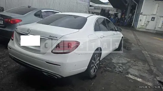 Photo 2 of 12: 2019 Mercedes-Benz E300 4Matic — Korean insurance auction
