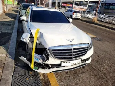 Photo 1 of 23: 2019 Mercedes-Benz E220d 4Matic, VIN WDDZF0FBXKA522460 — Korean insurance auction