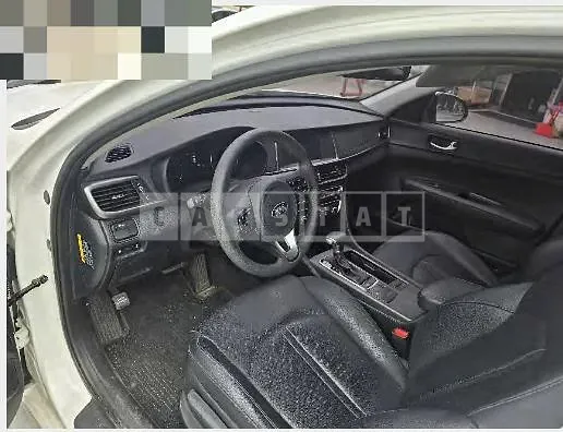 Photo 2 of 17: 2018 Kia K5 — Korean insurance auction