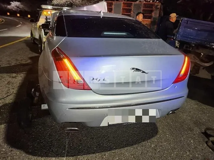 Photo 2 of 32: 2014 Jaguar XJ 3.0d — Korean insurance auction