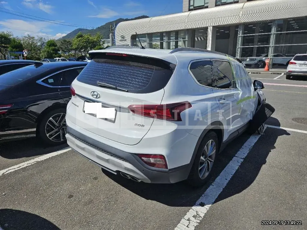 Photo 2 of 7: 2019 Hyundai Santa Fe — Korean insurance auction
