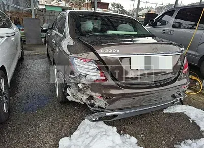 Photo 1 of 18: 2017 Mercedes-Benz E220 d 4Matic — Korean insurance auction