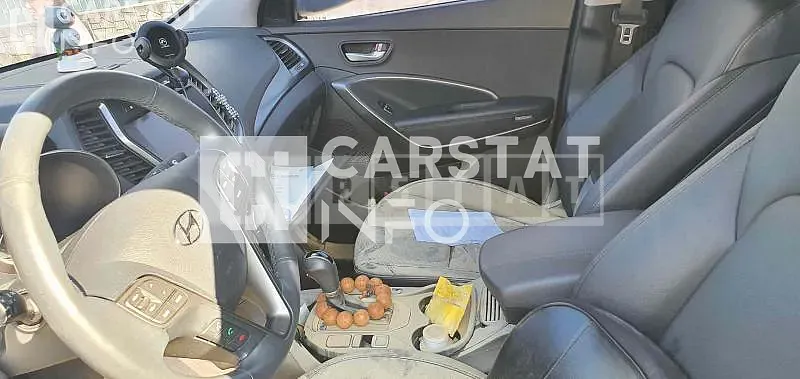 Photo 2 of 7: 2017 Hyundai Santa Fe, VIN KMHSW81UBJU823158 — Korean insurance auction