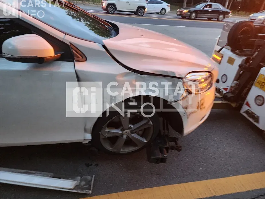 Photo 2 of 5: 2017 Volvo V40D3, VIN YV1MV79K0H2418438 — Korean insurance auction