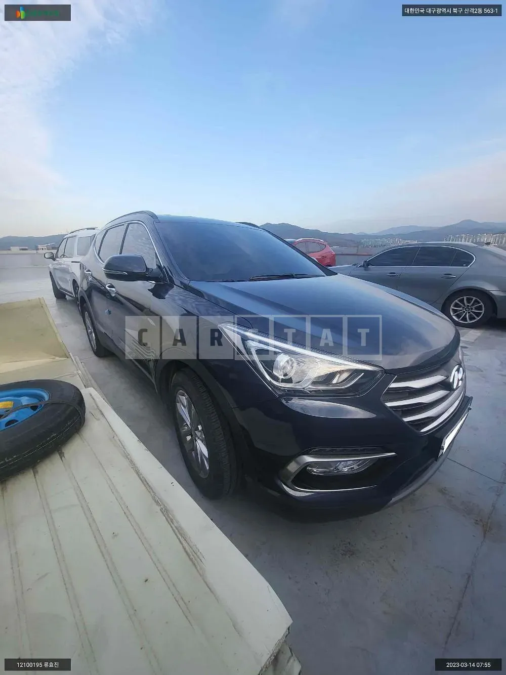 Photo 2 of 13: 2017 Hyundai Santa Fe, VIN KMHSW81UDJU838665 — Korean insurance auction