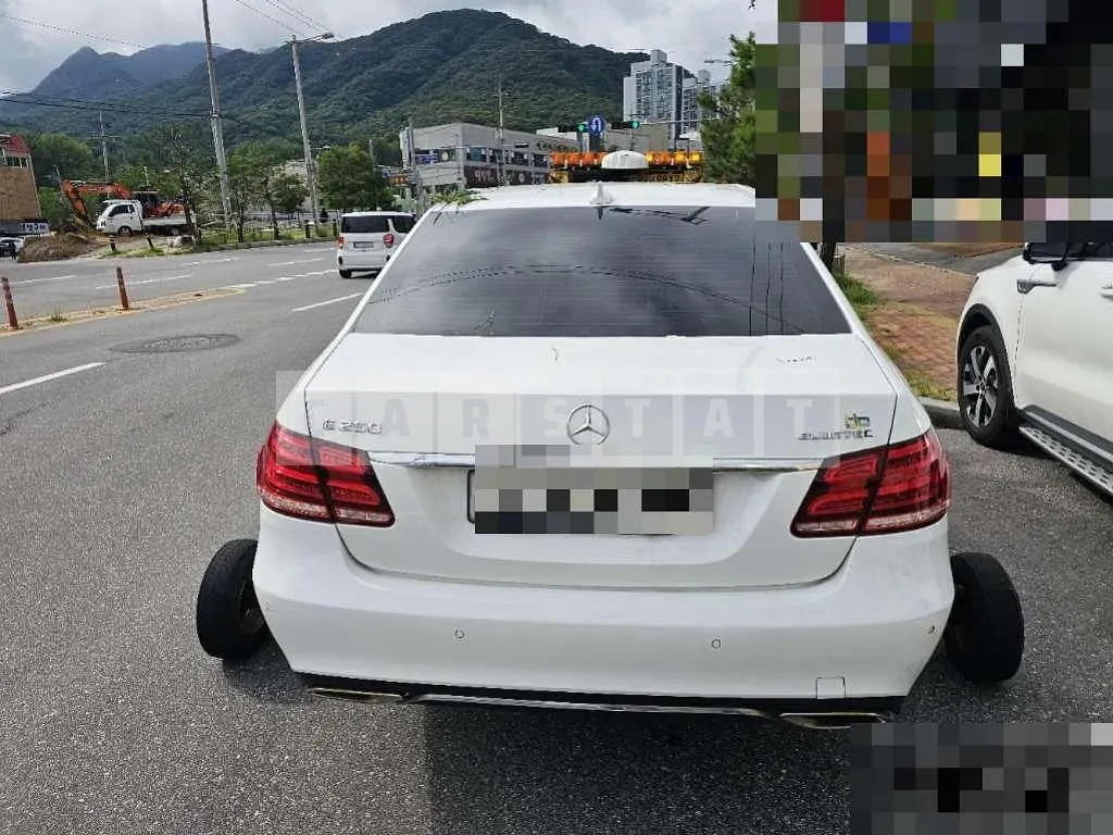Photo 2 of 13: 2015 Mercedes-Benz E250 BlueTec 4Matic — Korean insurance auction