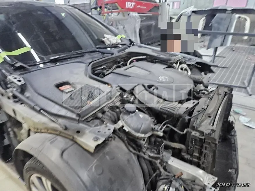 Photo 2 of 25: 2017 Mercedes-Benz E400 4Matic — Korean insurance auction