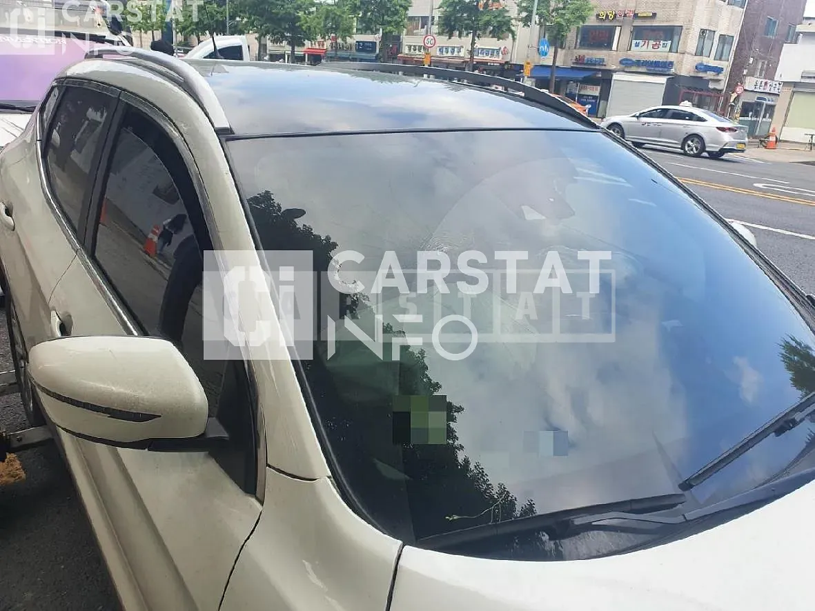 Photo 2 of 8: 2015 Nissan Qashqai, VIN SJNDJ18E6FA269949 — Korean insurance auction