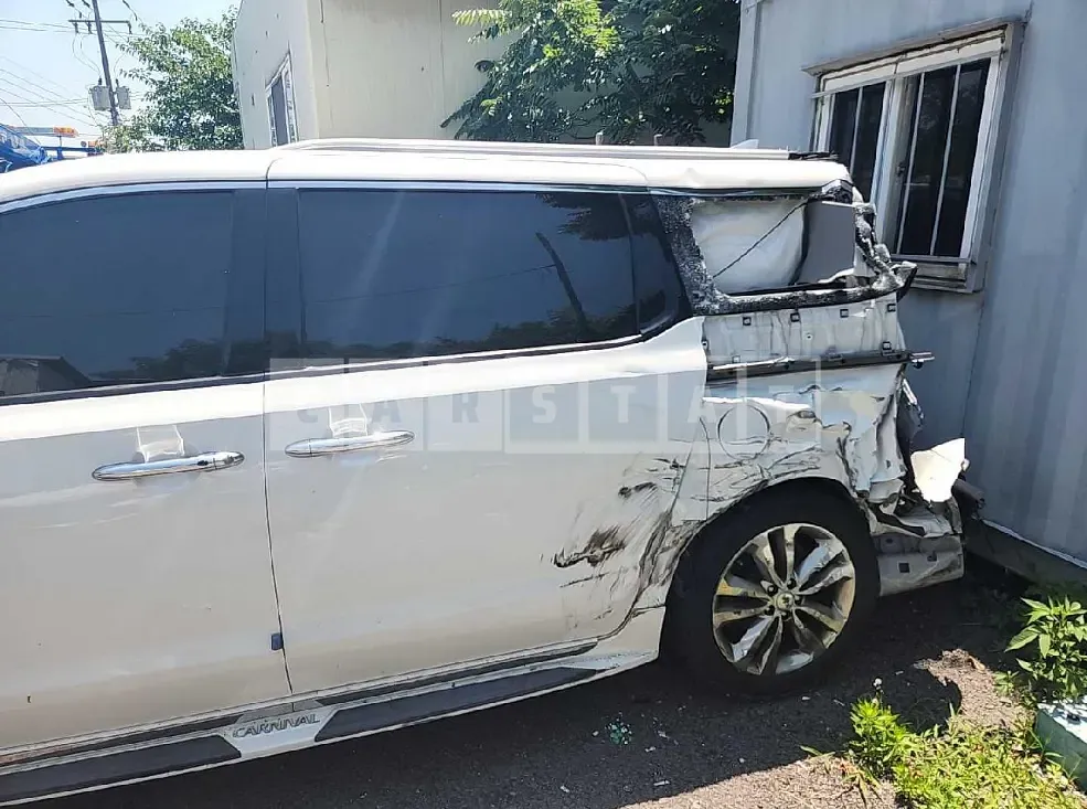 Photo 2 of 15: 2017 Kia Carnival — Korean insurance auction