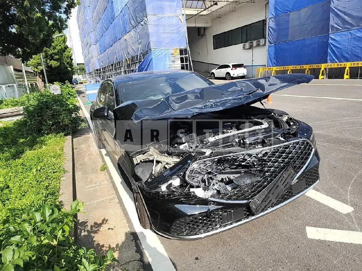Photo 2 of 23: 2023 Genesis G90 3.5T, VIN KMTFB41DDPU034390 — Korean insurance auction