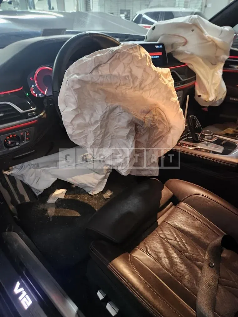 Photo 2 of 33: 2018 BMW M760Li xDrive, VIN WBA7H6104JB245380 — Korean insurance auction