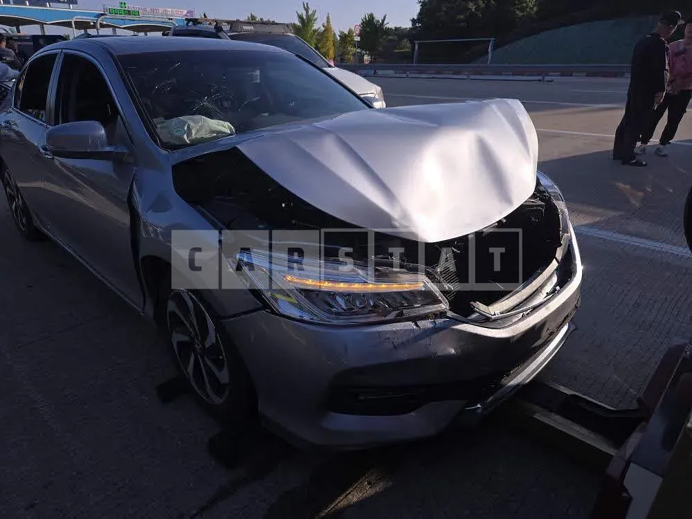 Photo 2 of 8: 2017 Honda Accord 2.4, VIN 1HGCR2680HA512264 — Korean insurance auction