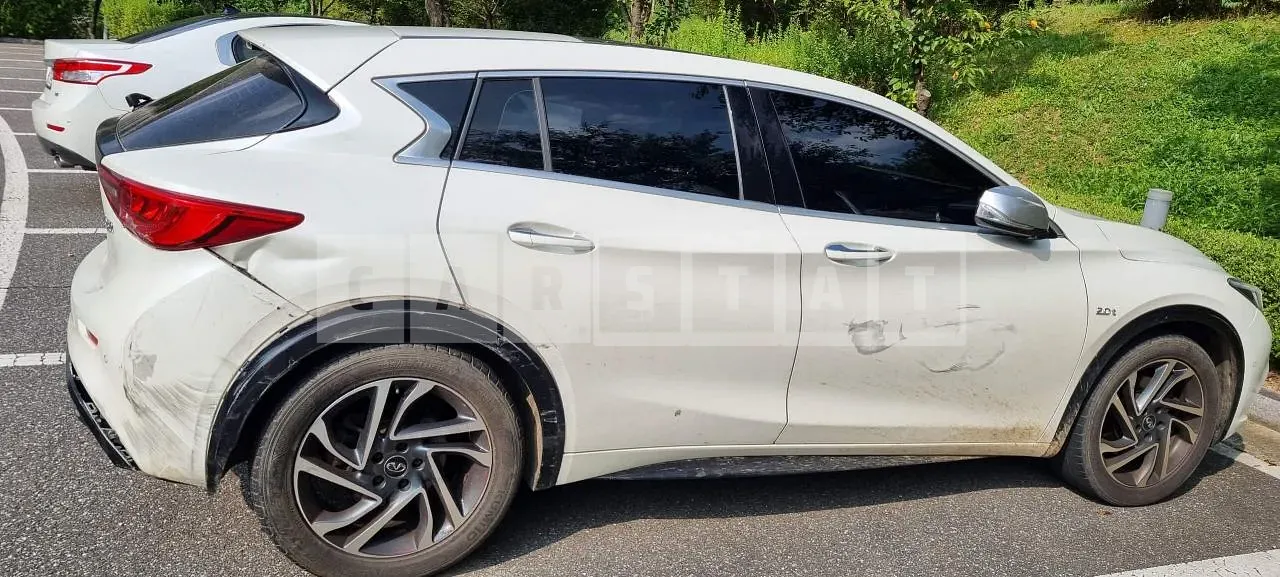 Photo 2 of 3: 2018 Infiniti Q30, VIN SJKCH53E4KA007893 — Korean insurance auction