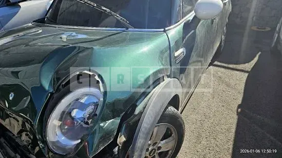 Photo 2 of 8: 2016 MINI Cooper D Five-Door, VIN WMWXT3105G2C96704 — Korean insurance auction
